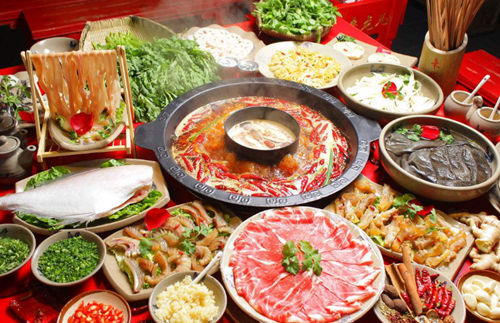 实体店入门级投资餐饮业之四川火锅加盟店，简易化和标准化的操作流程无需技术也能加盟